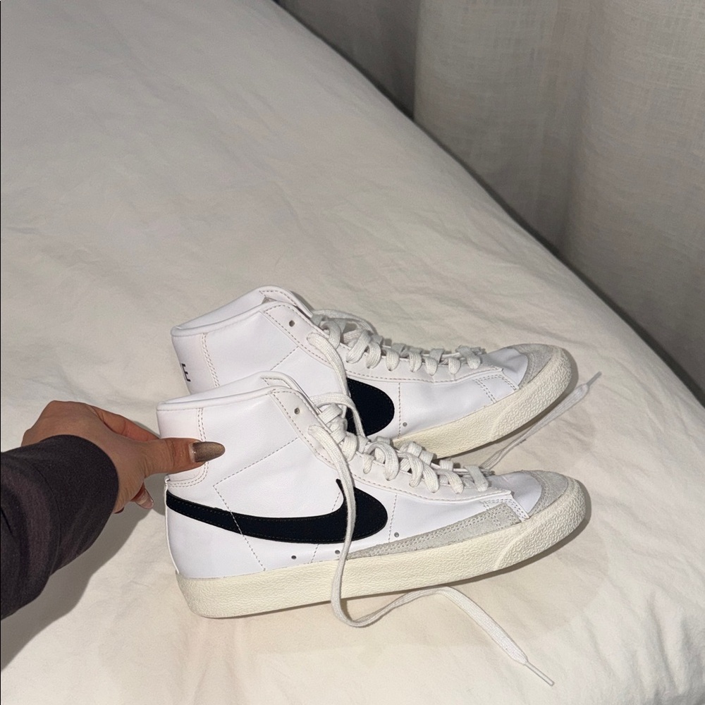 Nike White and Black High-Tops